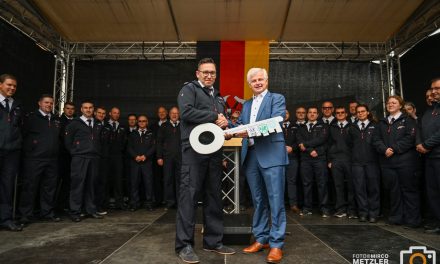 Neues Feuerwehrgerätehaus Bechtheim eingeweiht – Es ist geschafft Blaulichtumzug und akademische Feier ein voller Erfolg