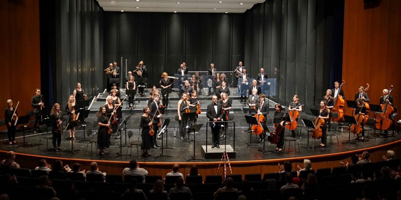 Sinfonietta spielt am Muttertag: Konzert des Projektorchesters der Lucie-Kölsch-Musikschule in der Dreifaltigkeitskirche