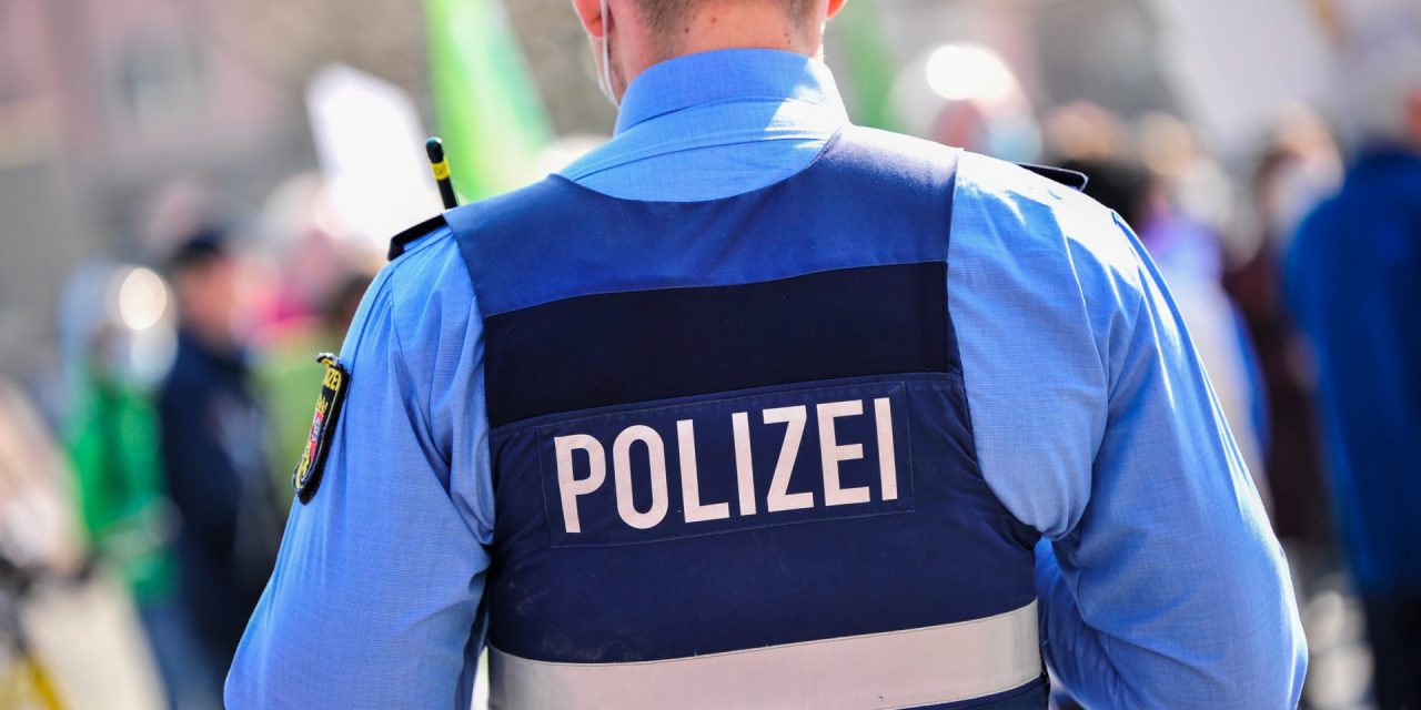 Frankfurt/Main – Bundespolizei verhaftet Mutter wegen Kindesentziehung – 8-Jährige zurück bei ihrem Vater