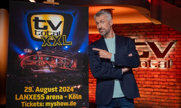 Größer, länger, krasser: Sebastian Pufpaff und ProSieben laden zu „TV total XXL“ in die Lanxess Arena in Köln